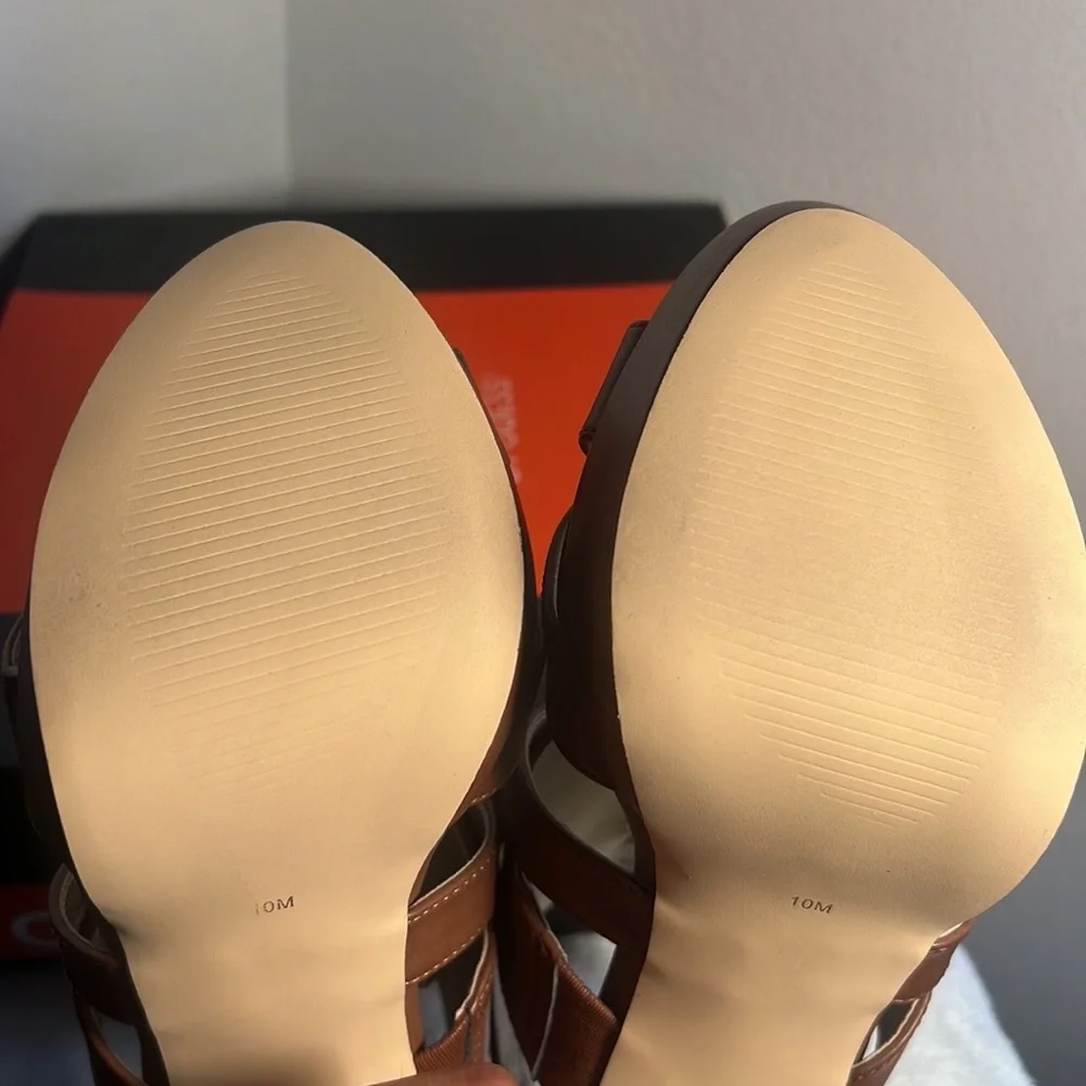 “NEW” G BY GUESS HIGH HEELS - Picture 14 of 16